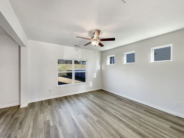 560 Sunflower Dr, Smyrna, TN 37167