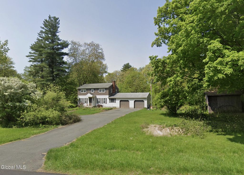 34 Werner Road, Halfmoon, NY 12065