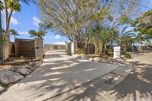 320 S SHORE DRIVE, Sarasota, FL 34234