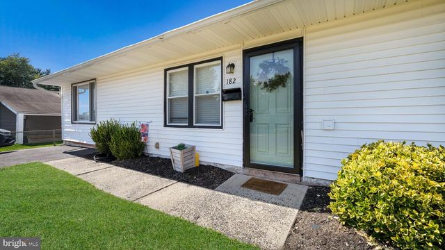 182 CRABTREE DR, Levittown, PA 19055