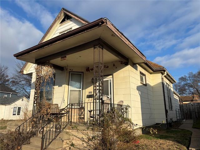 2121 S 10th Street, St Joseph, MO 64503