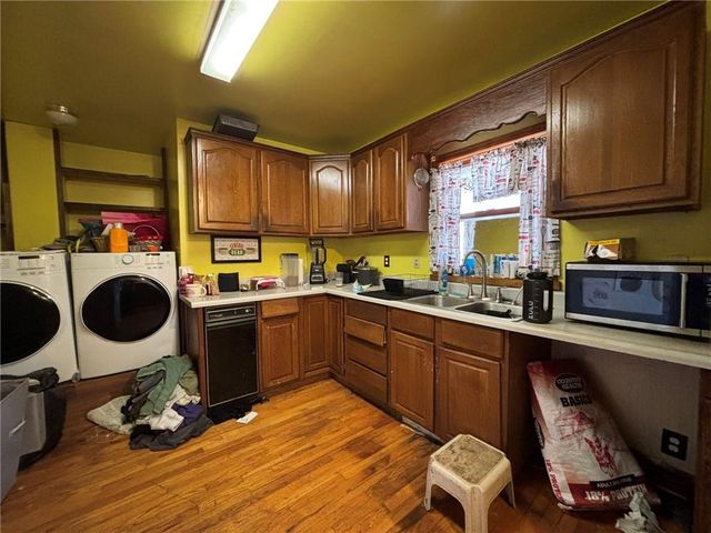 2121 S 10th Street, St Joseph, MO 64503