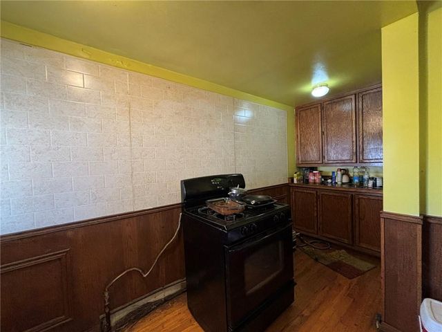 2121 S 10th Street, St Joseph, MO 64503