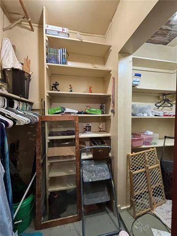 2121 S 10th Street, St Joseph, MO 64503