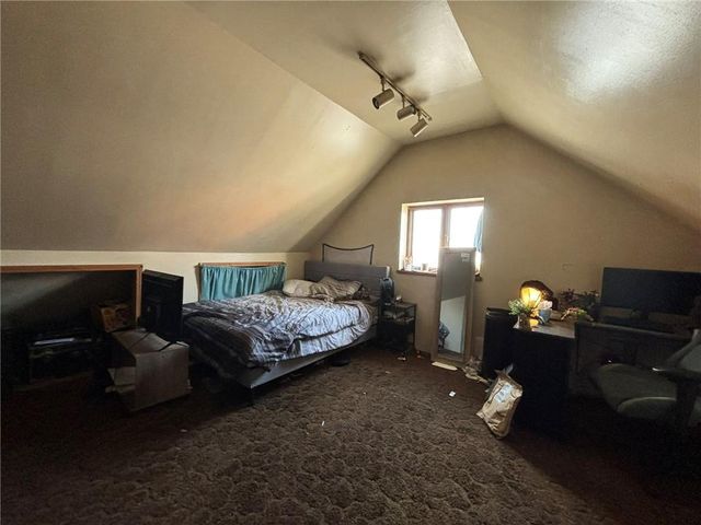 2121 S 10th Street, St Joseph, MO 64503