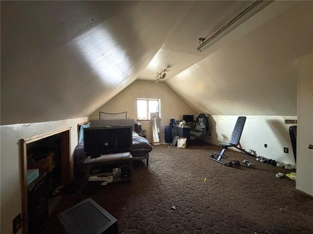 2121 S 10th Street, St Joseph, MO 64503