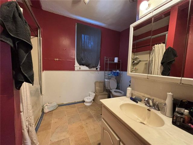 2121 S 10th Street, St Joseph, MO 64503