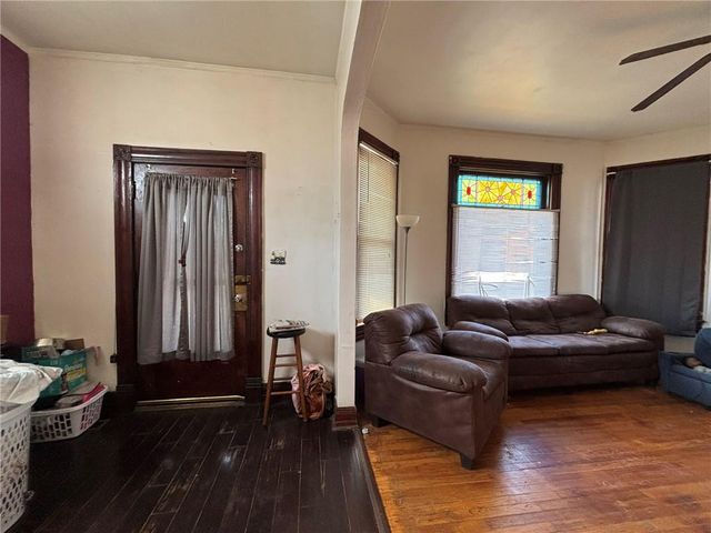 2121 S 10th Street, St Joseph, MO 64503