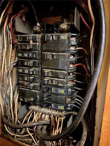 2121 S 10th Street, St Joseph, MO 64503