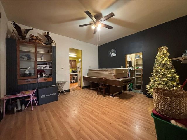 2121 S 10th Street, St Joseph, MO 64503