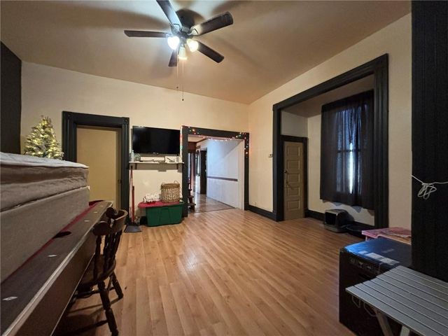 2121 S 10th Street, St Joseph, MO 64503