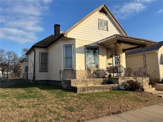 2121 S 10th Street, St Joseph, MO 64503
