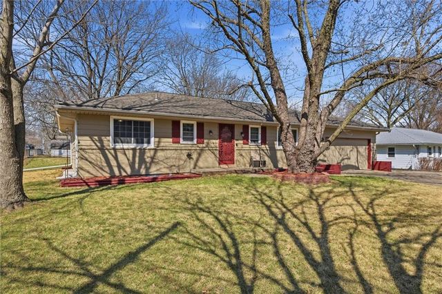 713 S Sunset Drive, Olathe, KS 66061