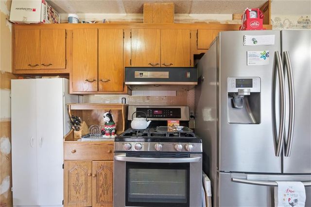 713 S Sunset Drive, Olathe, KS 66061