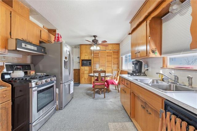 713 S Sunset Drive, Olathe, KS 66061