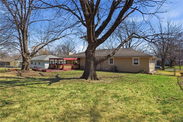 713 S Sunset Drive, Olathe, KS 66061