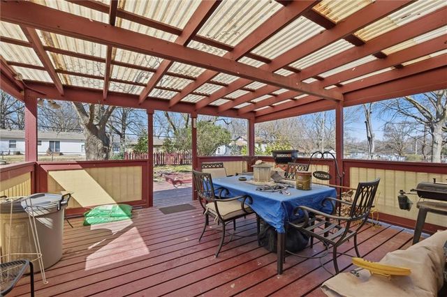 713 S Sunset Drive, Olathe, KS 66061