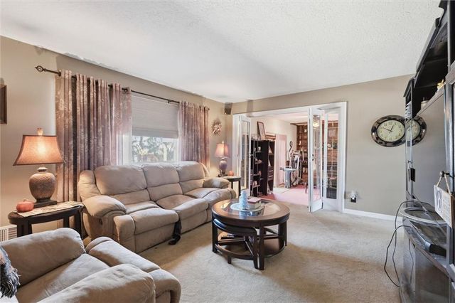 713 S Sunset Drive, Olathe, KS 66061