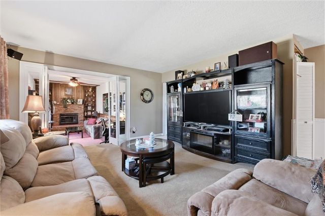 713 S Sunset Drive, Olathe, KS 66061