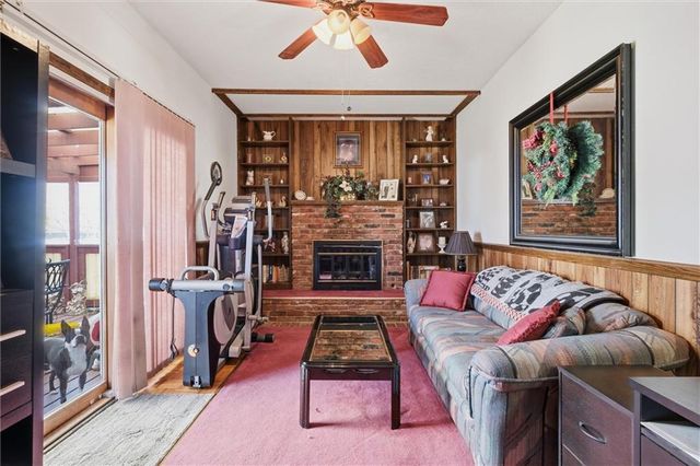 713 S Sunset Drive, Olathe, KS 66061