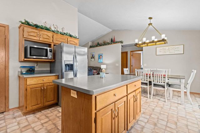 1992 MAYFLOWER STREET, Kaukauna, WI 54130