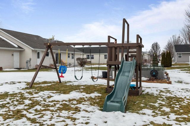 1992 MAYFLOWER STREET, Kaukauna, WI 54130