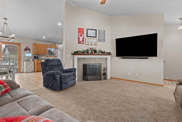 1992 MAYFLOWER STREET, Kaukauna, WI 54130