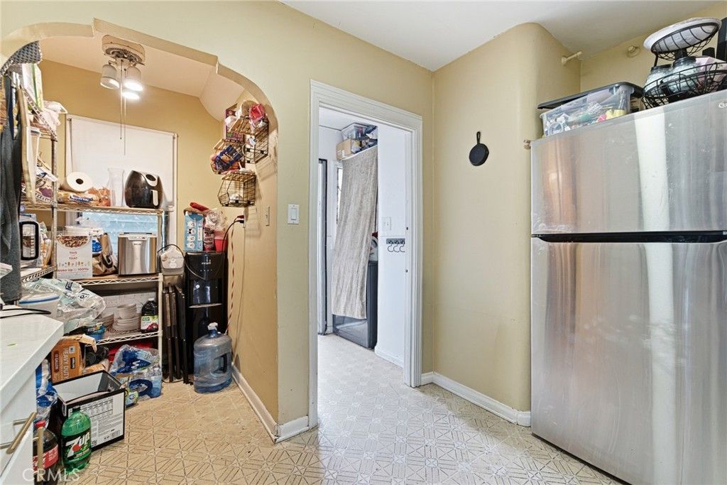 Image 11 of property listing at 9231 Hunt Avenue, South Gate, CA 90280