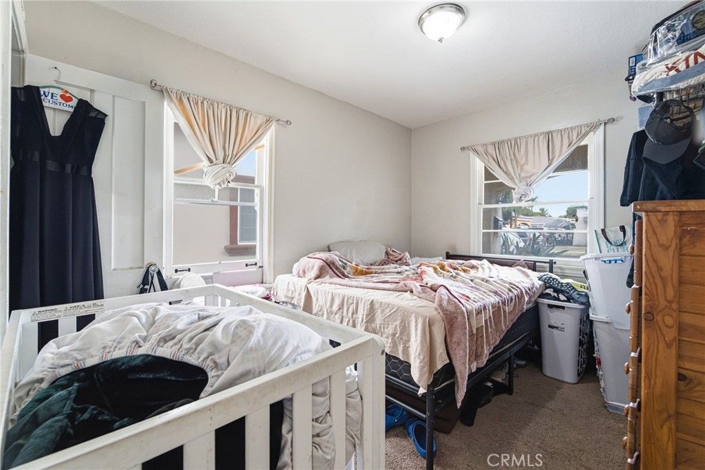 Image 13 of property listing at 9231 Hunt Avenue, South Gate, CA 90280