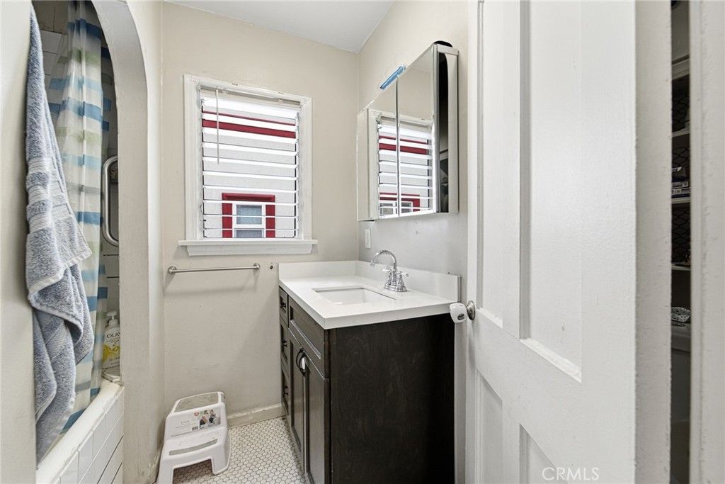Image 15 of property listing at 9231 Hunt Avenue, South Gate, CA 90280