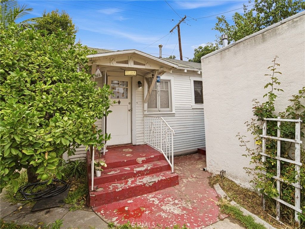 Image 17 of property listing at 9231 Hunt Avenue, South Gate, CA 90280