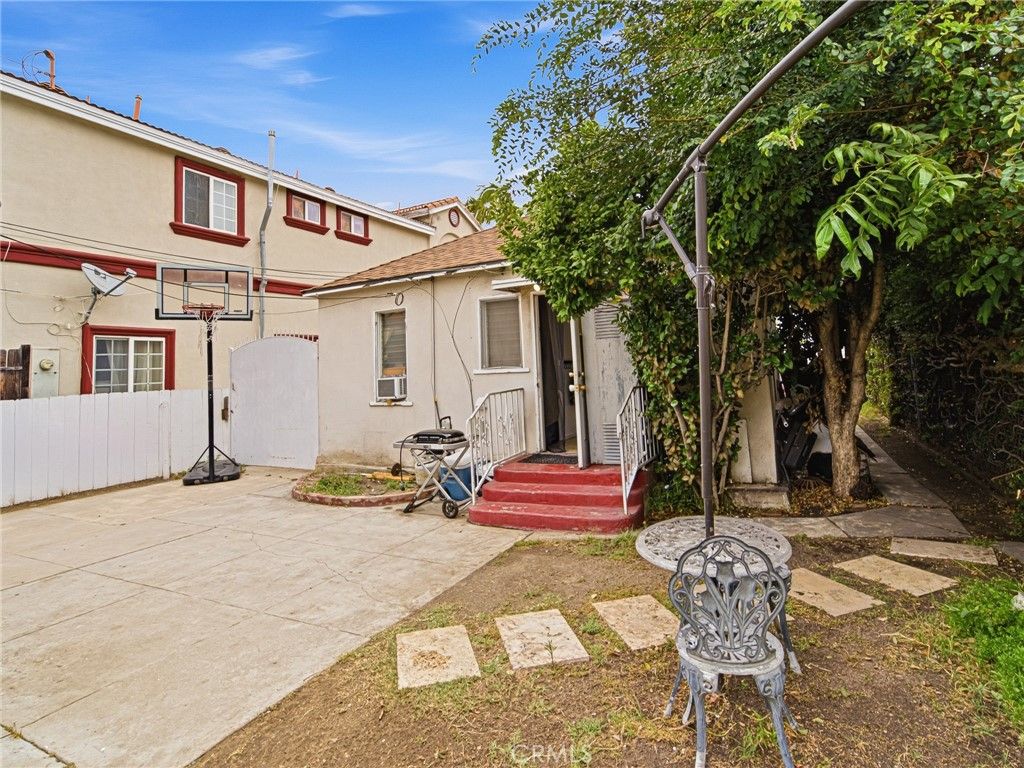 Image 19 of property listing at 9231 Hunt Avenue, South Gate, CA 90280