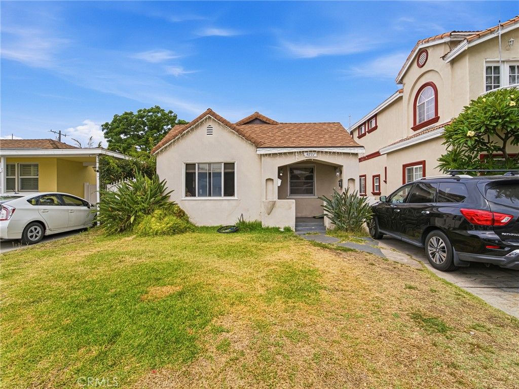 Image 2 of property listing at 9231 Hunt Avenue, South Gate, CA 90280