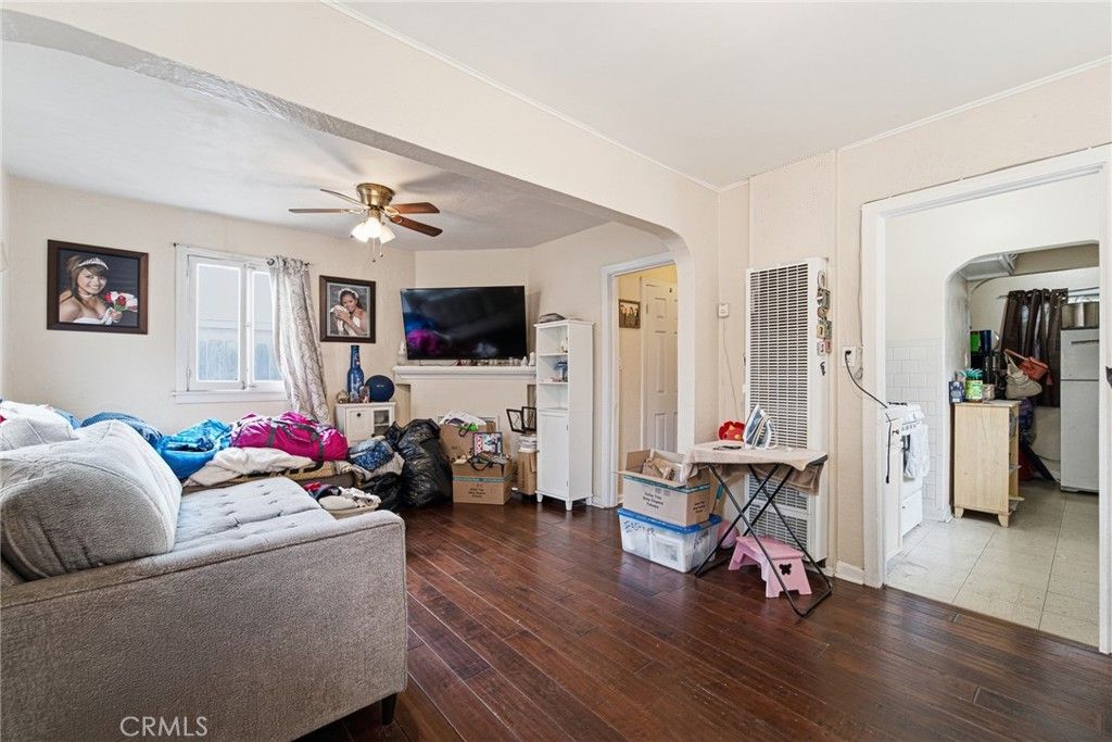 Image 20 of property listing at 9231 Hunt Avenue, South Gate, CA 90280