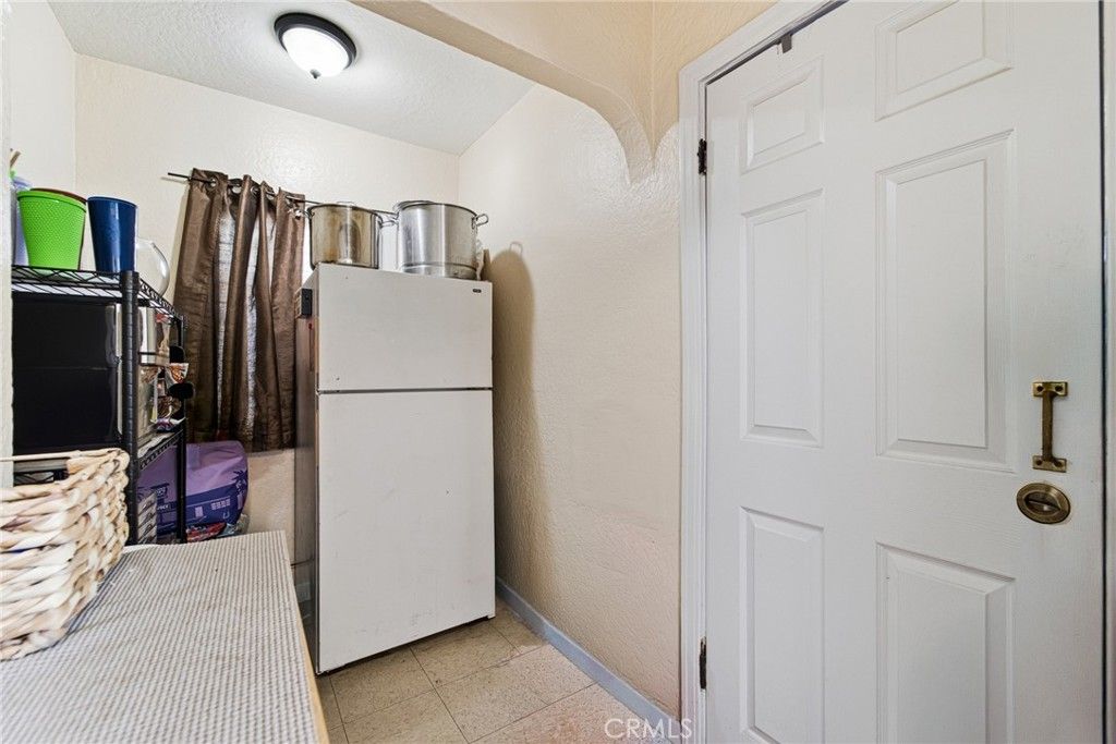 Image 28 of property listing at 9231 Hunt Avenue, South Gate, CA 90280