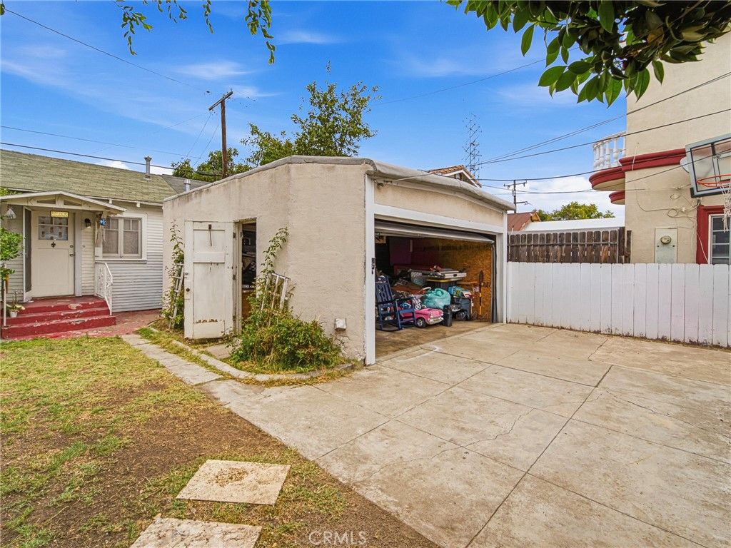 Image 31 of property listing at 9231 Hunt Avenue, South Gate, CA 90280