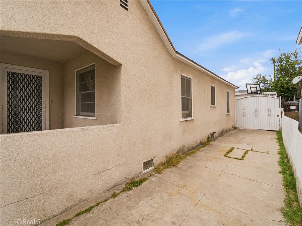 Image 33 of property listing at 9231 Hunt Avenue, South Gate, CA 90280