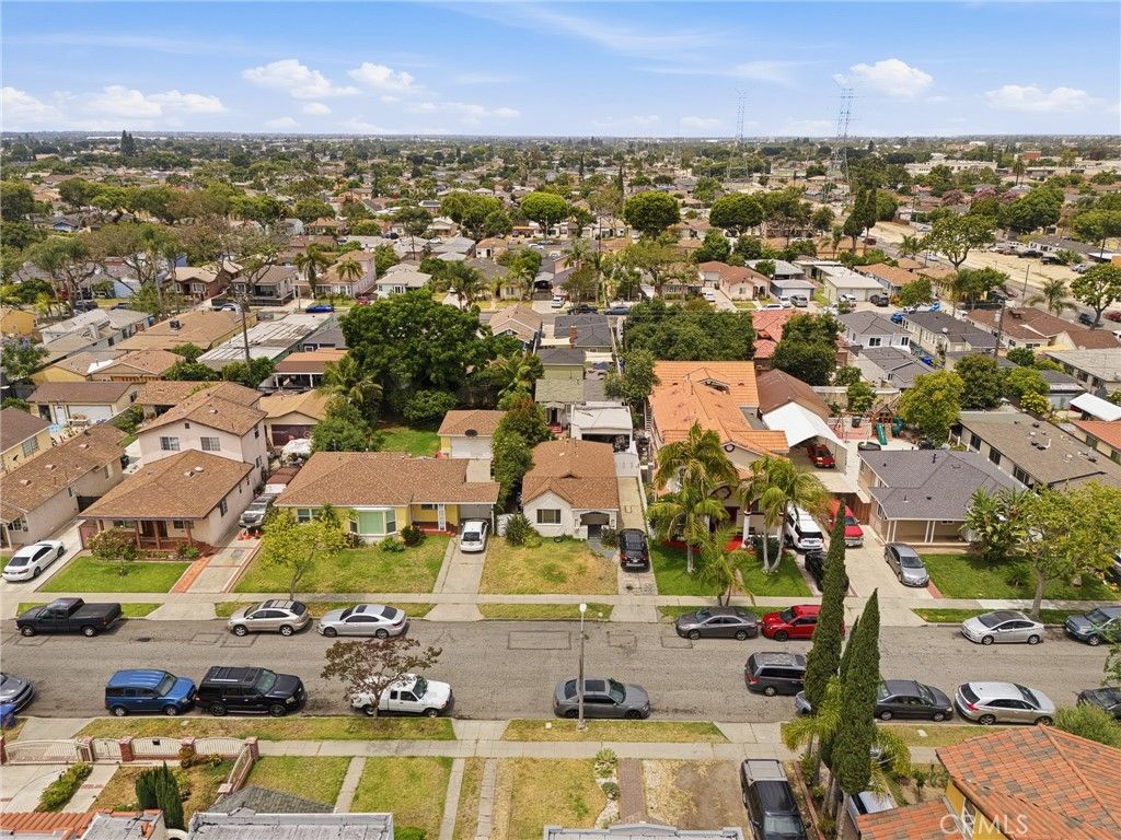Image 5 of property listing at 9231 Hunt Avenue, South Gate, CA 90280