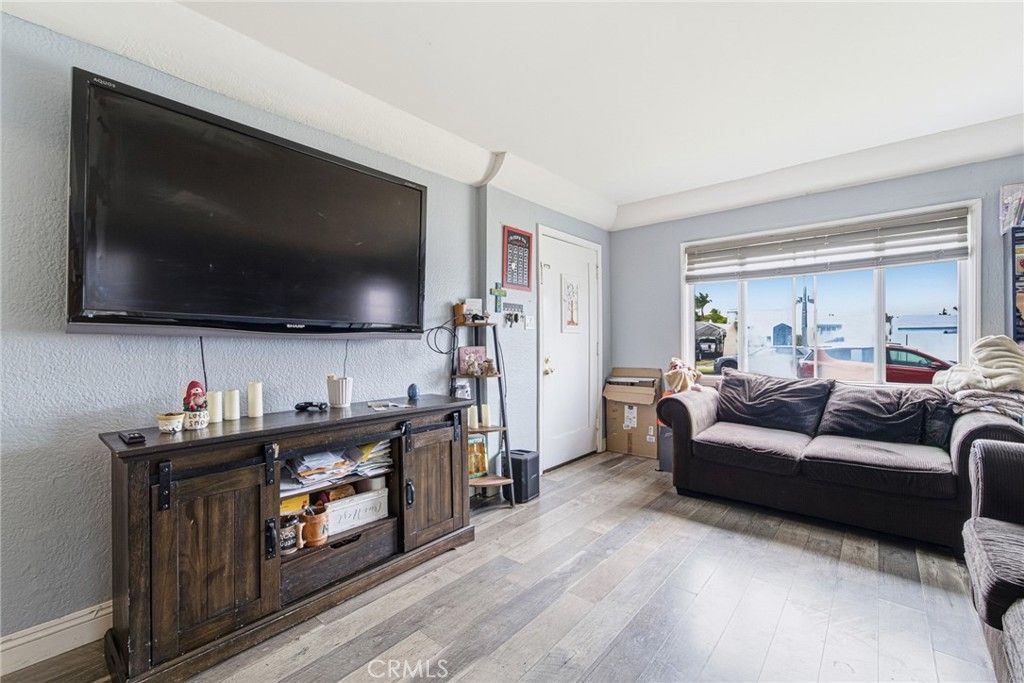 Image 9 of property listing at 9231 Hunt Avenue, South Gate, CA 90280