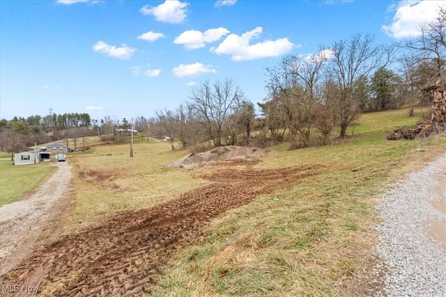 00 Elizabeth Pike, Parkersburg, WV 26101