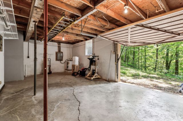 111 Mud Hill Rd, Dover, TN 37058