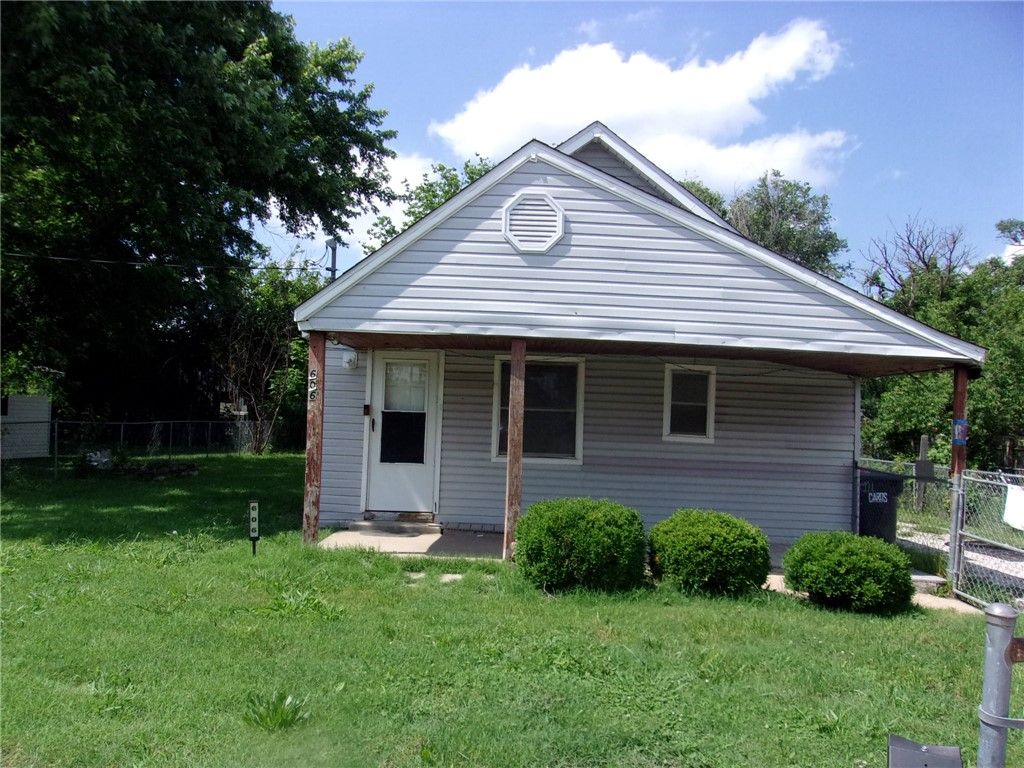 606 Huckleberry Lane, Springdale, AR 72764