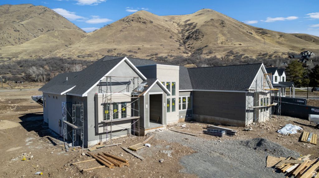 Image 2 of property listing at 2213 E 850 S, Springville, UT 84663