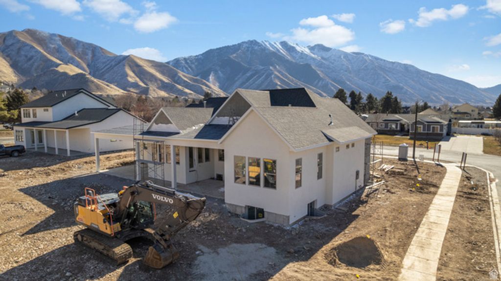 Image 3 of property listing at 2213 E 850 S, Springville, UT 84663