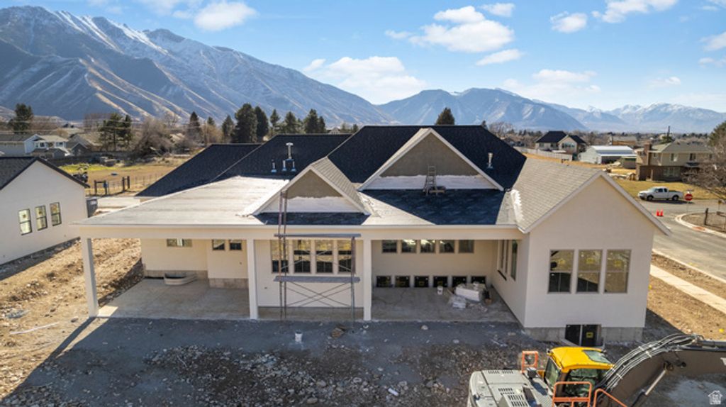 Image 4 of property listing at 2213 E 850 S, Springville, UT 84663