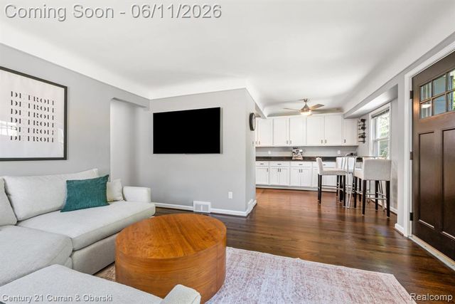 704 N Edison Avenue, Royal Oak, MI 48067
