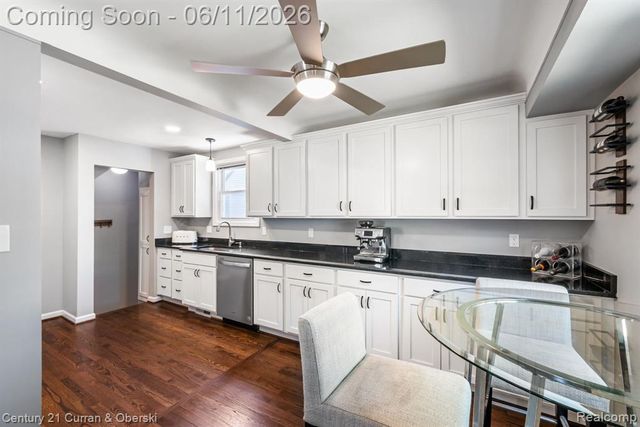 704 N Edison Avenue, Royal Oak, MI 48067