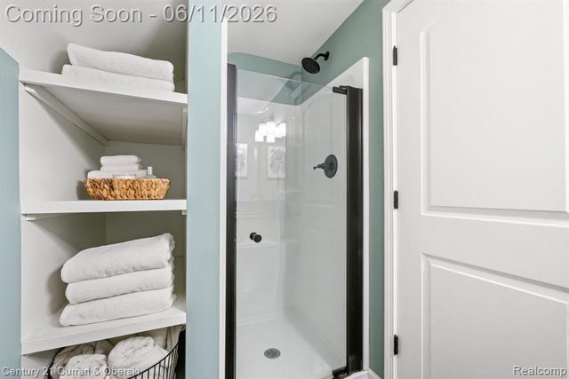 704 N Edison Avenue, Royal Oak, MI 48067