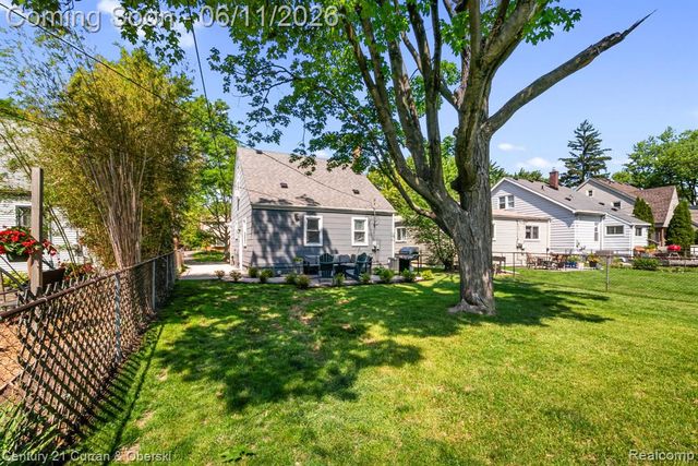 704 N Edison Avenue, Royal Oak, MI 48067