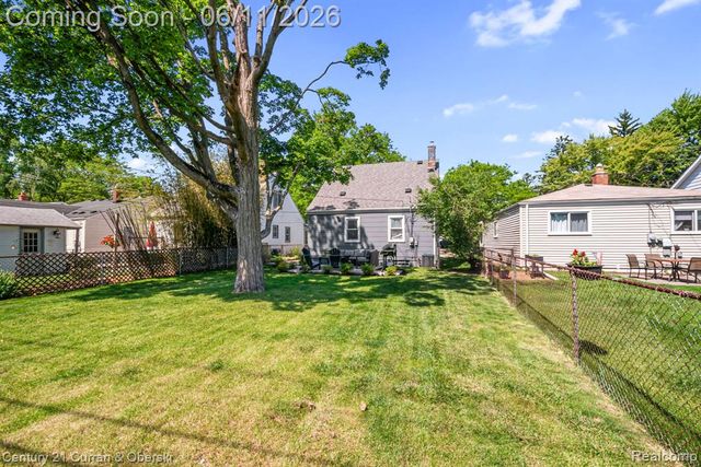 704 N Edison Avenue, Royal Oak, MI 48067